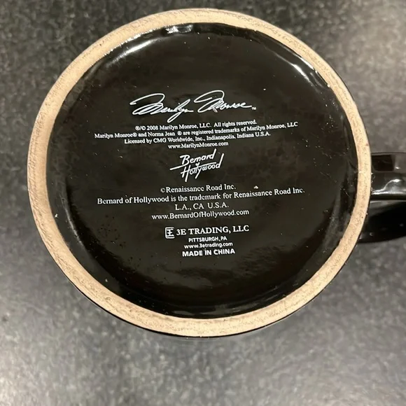 Marilyn Monroe Vintage Photo Design Mug - Picture 4 of 4